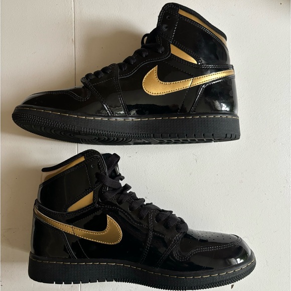 Nike Black & Gold Jordan 1 High - Picture 4 of 4
